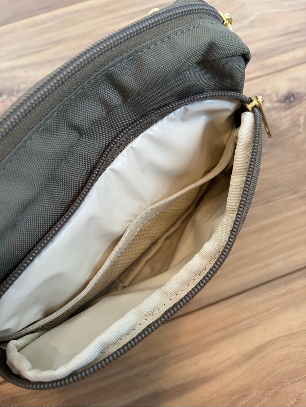 Canvelle City Crossbody Bag - Picture 4 of 4